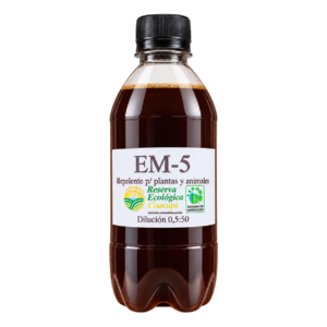 EM-5 von Reserva Ecológica Caacupé, Flasche mit dunkler Flüssigkeit und schwarzem Schraubverschluss
